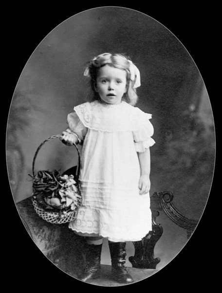 191x-xxxx - Gladys little girl holding basket