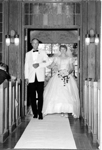 1960-0731 - Jerry-Pam Wedding Daddy brings pam down the aisle