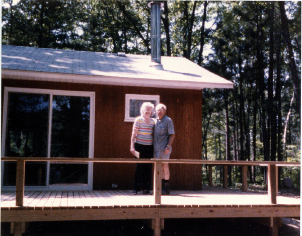 1985-07xx - Gladys - Paul on new deck at cabin