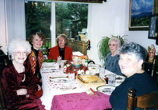 2002-10xx - Gladys-Kathy-Carol-Doreen-Pam at jerry pams white lake